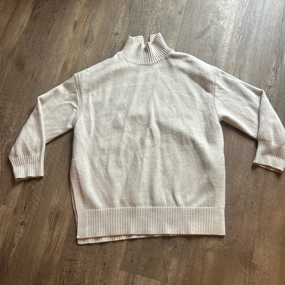 H&M Cream Mock Neck Sweater Wool Blend – Size M – Side Slit Knit